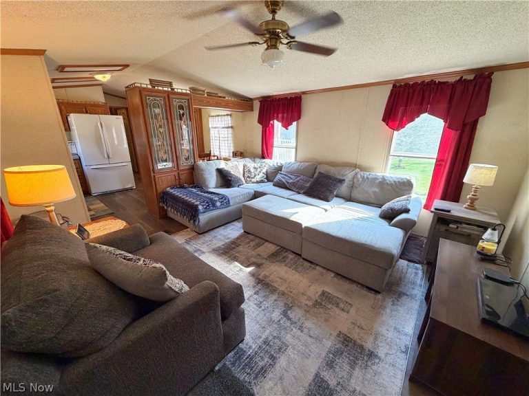 54290 Pipe Creek Road, Jacobsburg, OH - Photo 2
