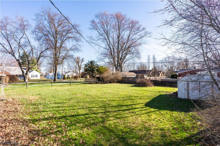 1718 Fernwood Boulevard, Alliance, OH - Photo 5