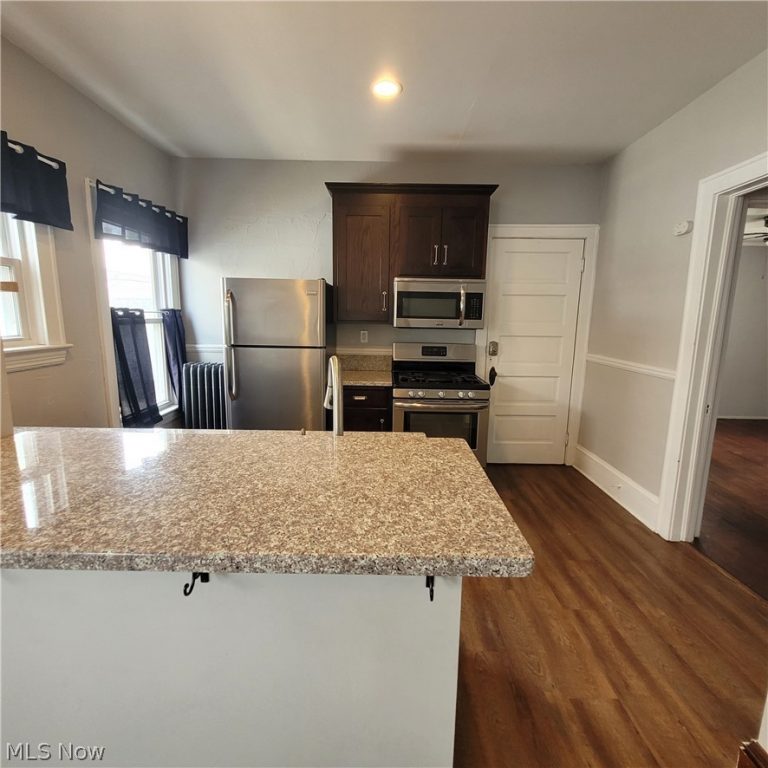 1447 Rosewood Avenue, Lakewood, OH - Photo 6