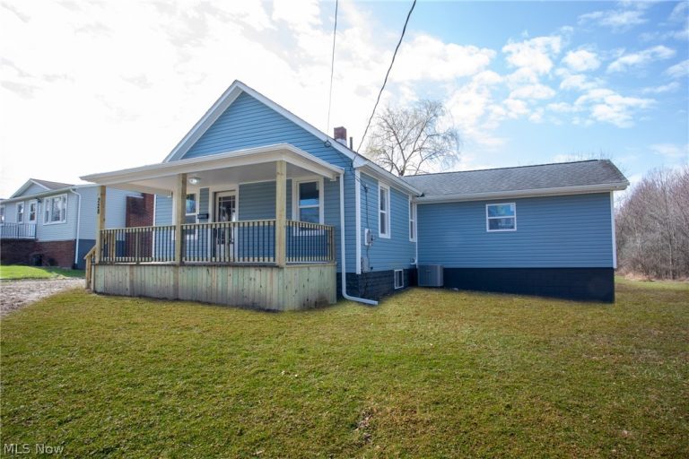 228 Center Street, Hubbard, OH - Photo 3