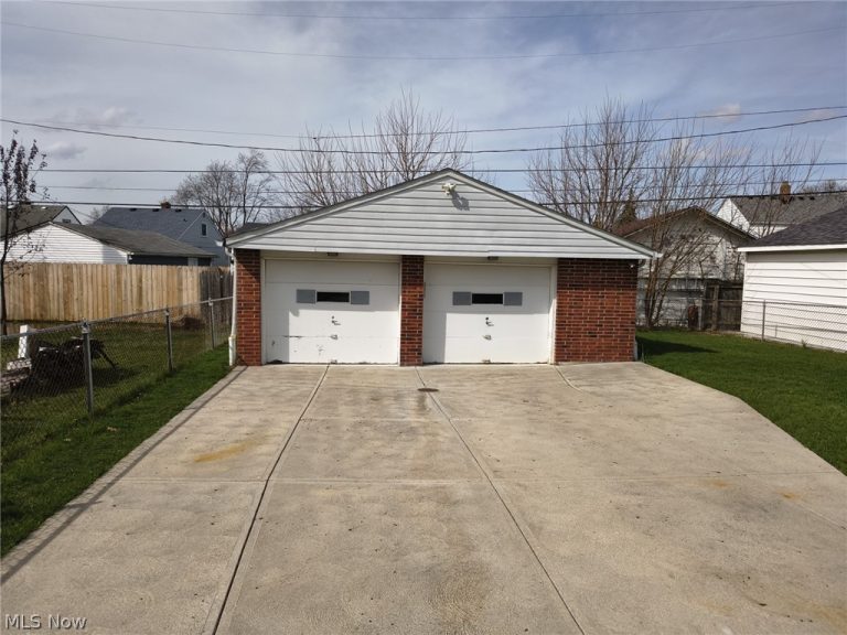 6010 Allanwood Drive, Parma, OH - Photo 4