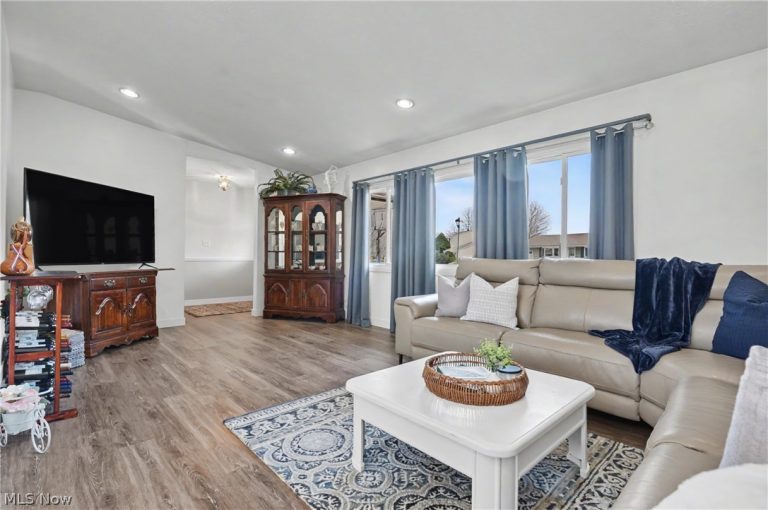 6360 Ramblewood Drive, Mentor, OH - Photo 3