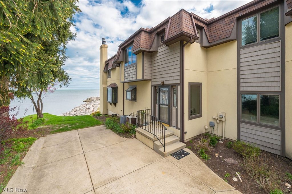 4601 Compass Rose #30, Vermilion, OH