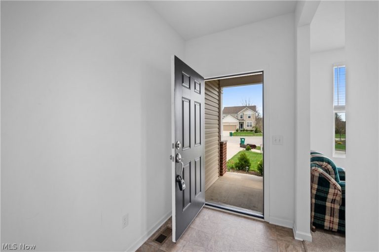 2957 Darlene Court, Twinsburg, OH - Photo 4