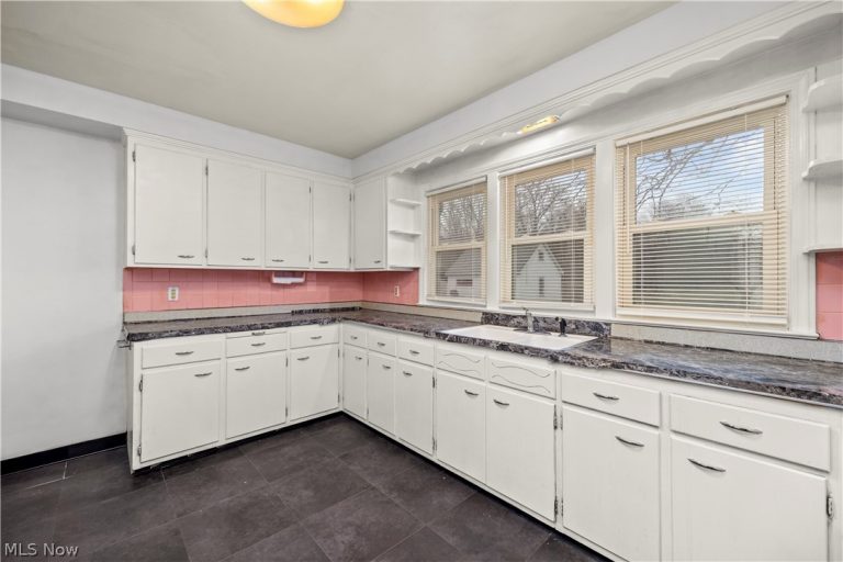 289 Richmond Rd., Richmond Heights, OH - Photo 8