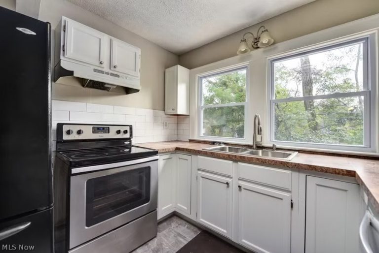 3589 Cedarbrook Road, Cleveland Heights, OH - Photo 3