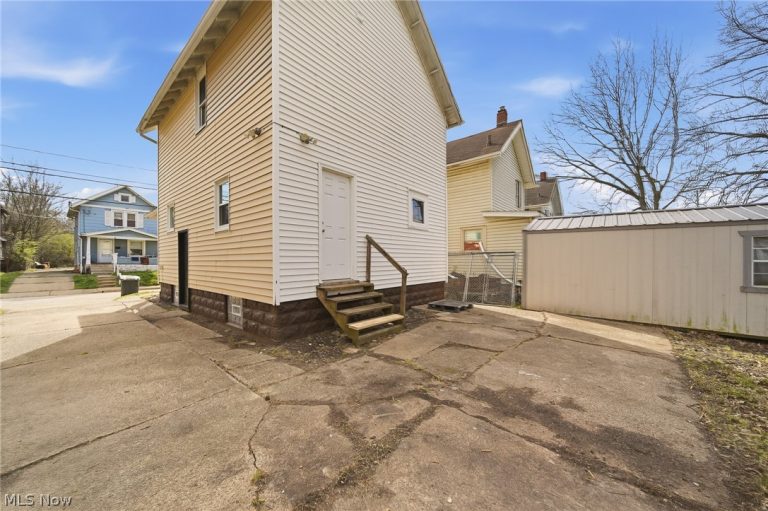 912 Ashland Avenue, Akron, OH - Photo 5