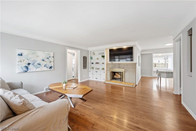 19017 Colahan Drive, Rocky River, OH - Photo 2