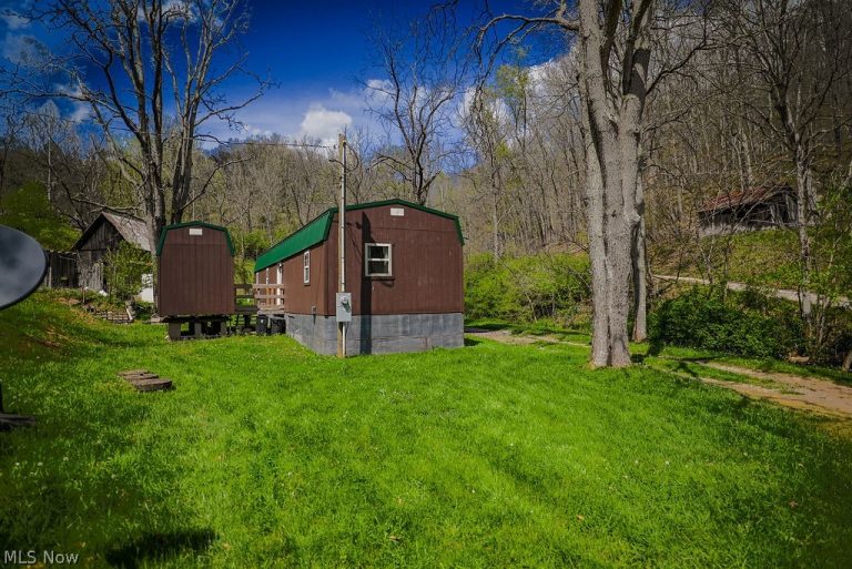 1547 Providence Road, Elizabeth, WV, 26143