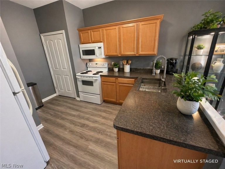 30056 Euclid Avenue #14, Wickliffe, OH - Photo 6