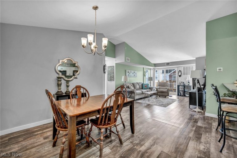 23002 Chandlers Lane, Olmsted Falls, OH - Photo 3