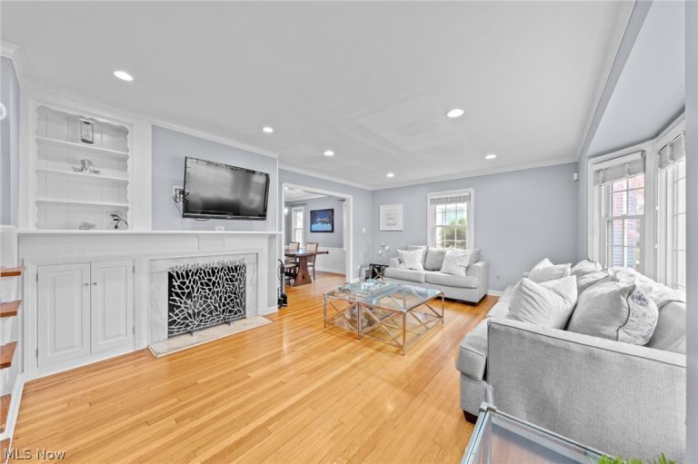 19477 Henry Road, Fairview Park, OH - Photo 8
