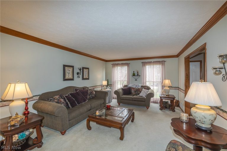 12720 Cottonwood Lane, North Royalton, OH - Photo 8