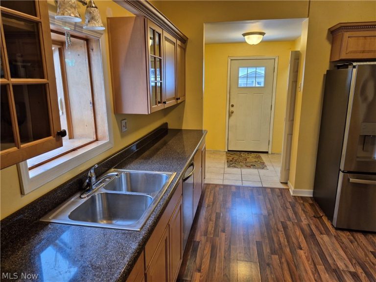 902 Second Avenue, New Cumberland, WV - Photo 5
