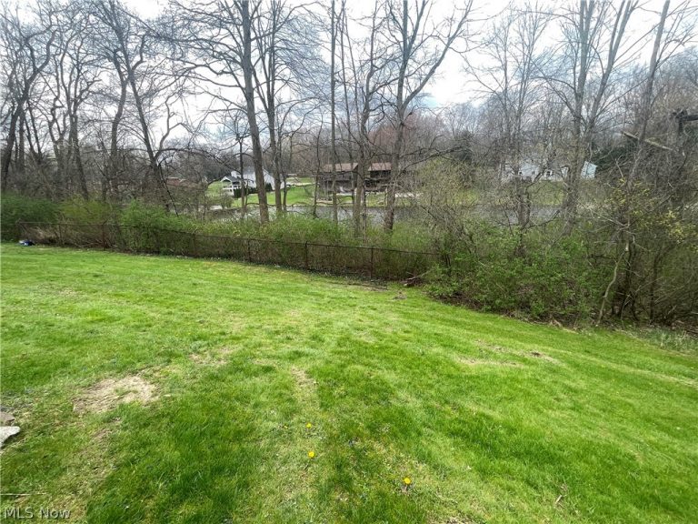 4874 Logan Way, Hubbard, OH - Photo 6