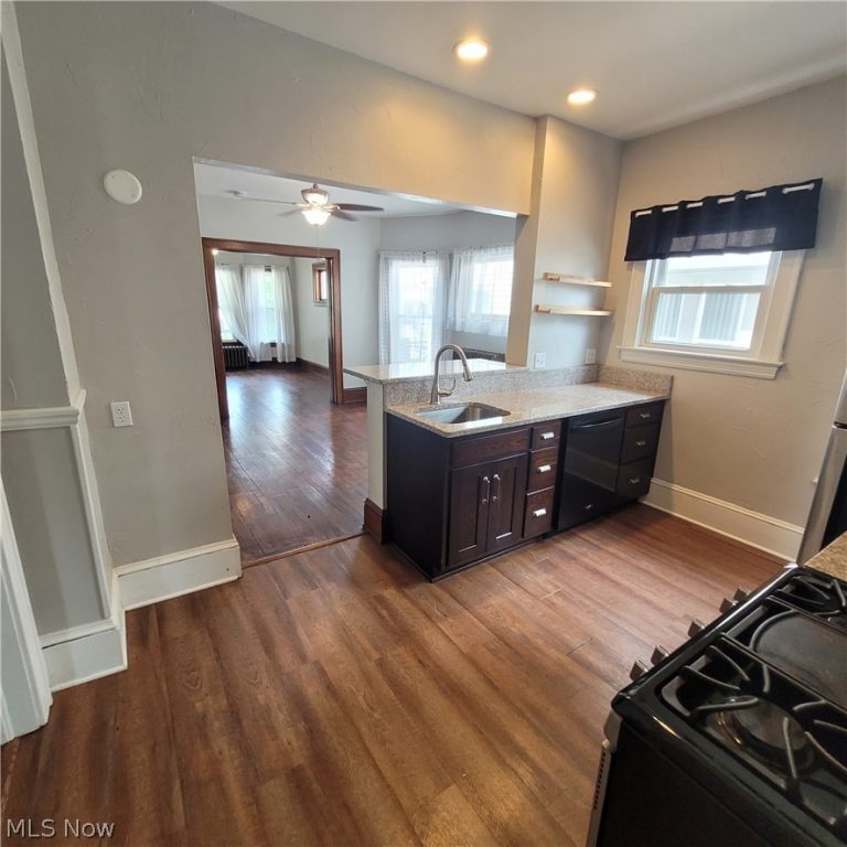 1447 Rosewood Avenue, Lakewood, OH - Photo 4