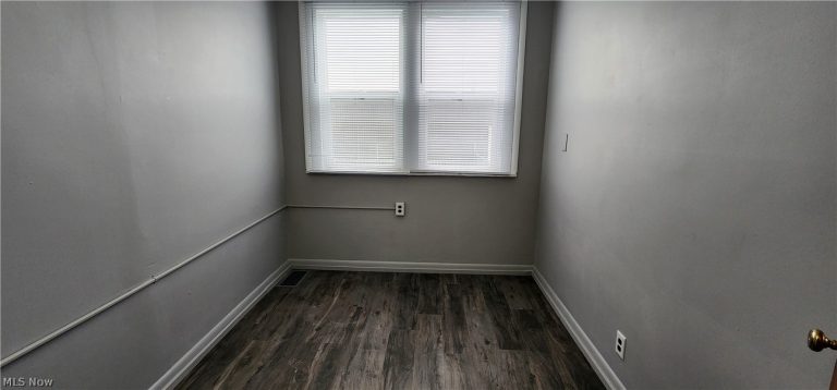 638 Robbins Avenue, Niles, OH - Photo 6