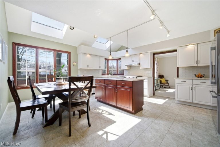 26529 Fairfax Lane, North Olmsted, OH - Photo 2
