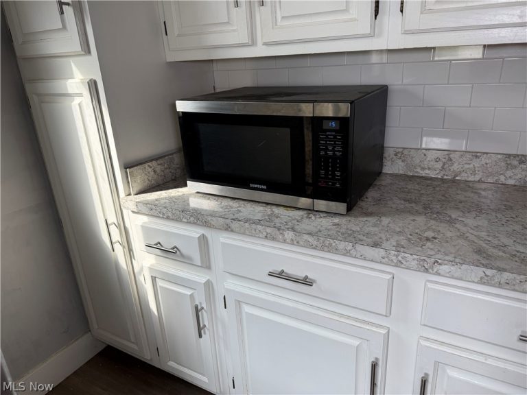 632 Roscoe Avenue, Akron, OH - Photo 5