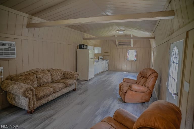1547 Providence Road, Elizabeth, WV - Photo 3