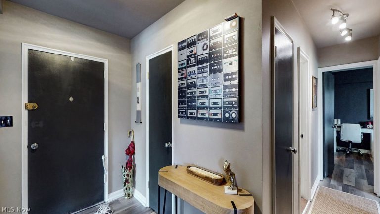 11820 Edgewater Drive #110, Lakewood, OH - Photo 5