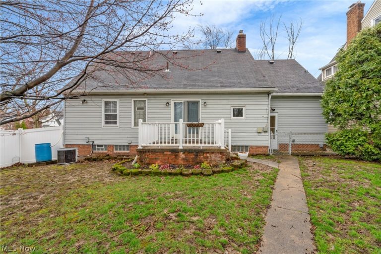 922 Cambridge Road, Cleveland Heights, OH - Photo 4