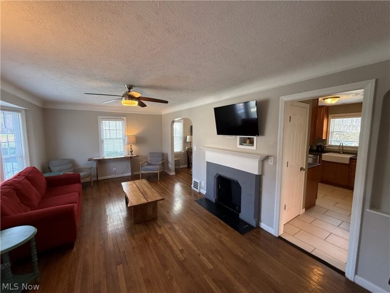 1924 Powell Avenue, Cleveland Heights, OH - Photo 3