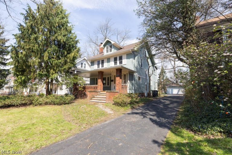 3115 Essex Road, Cleveland Heights, OH - Photo 2