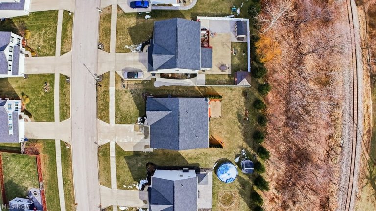 2014 Ashwood Lane, Painesville, OH - Photo 2