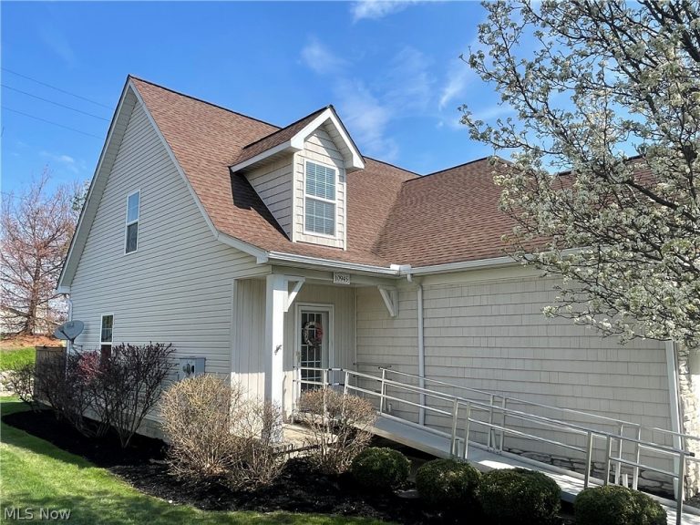 10945 Rocky Ledge Lane, Painesville, OH - Photo 3