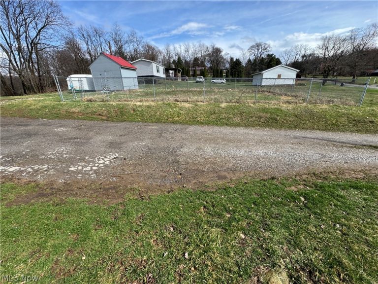 48750 Bloomfield Road, East Liverpool, OH - Photo 4
