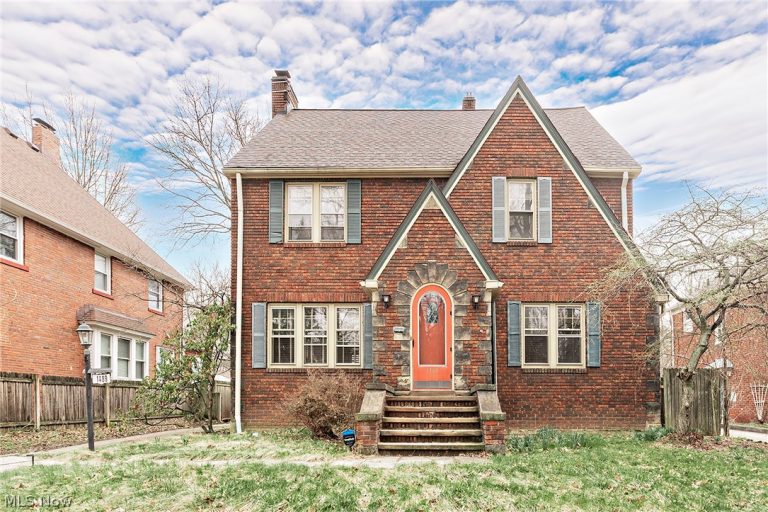 1489 Crest Road, Cleveland Heights, OH, 44121