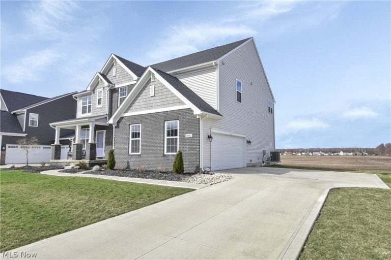 36662 Shore Parkway, North Ridgeville, OH - Photo 2
