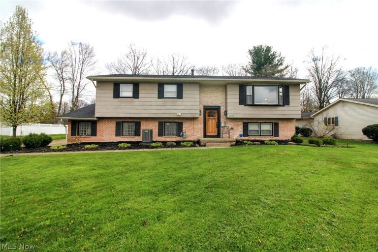 4775 Logan Arms Drive, Liberty, OH - Photo 2