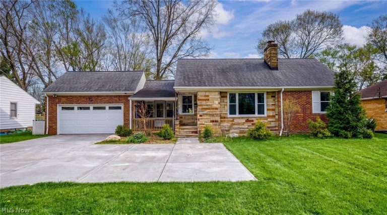 2031 Pleasant Valley Road, Parma, OH, 44134