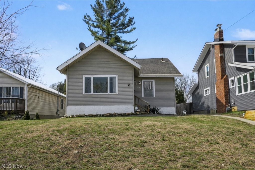 406 Moody Street, Akron, OH