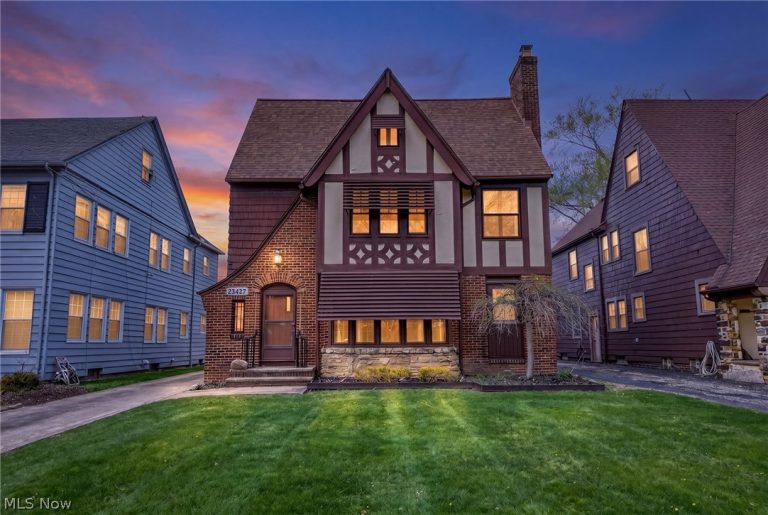 18427 Winslow Road, Shaker Heights, OH, 44122
