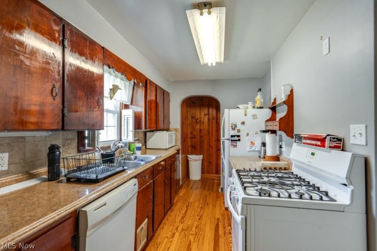 144 Church Street, Doylestown, OH - Photo 6