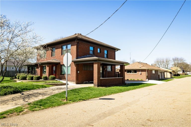 121 Wilson Avenue, Waynesburg, OH - Photo 2