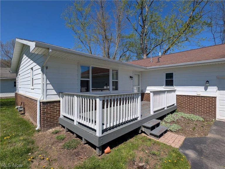 17604 Olive Avenue, Lake Milton, OH - Photo 6