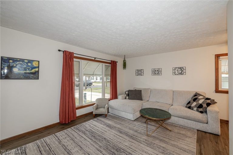 26901 Farringdon Avenue, Euclid, OH - Photo 4