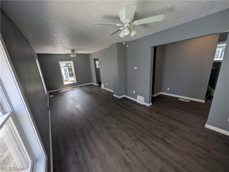 807 Woodland Avenue, Elyria, OH - Photo 4