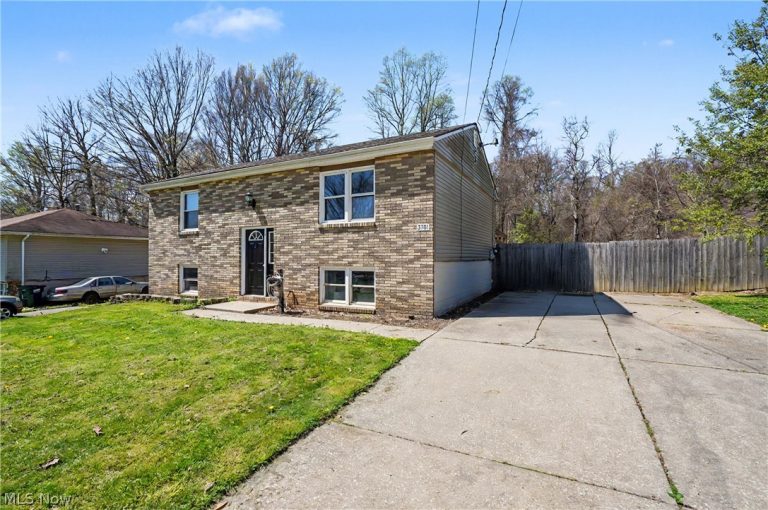 3781 Pelham Lane, Kent, OH - Photo 3