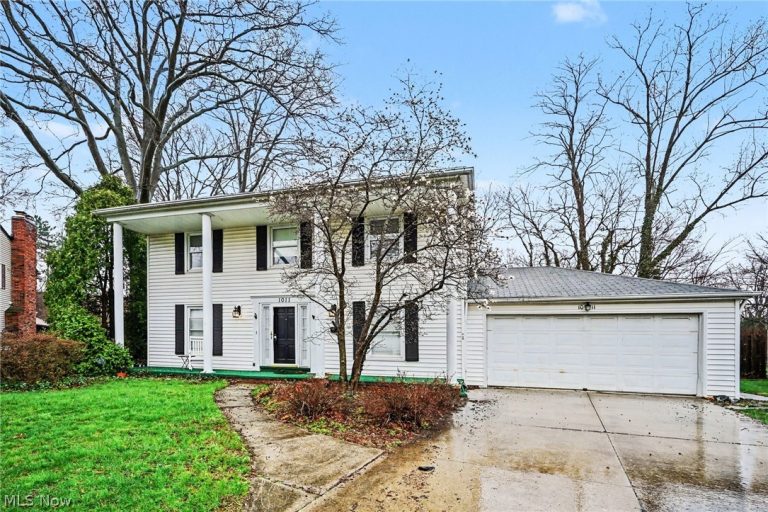 1011 Chatham Place, Rocky River, OH - Photo 3