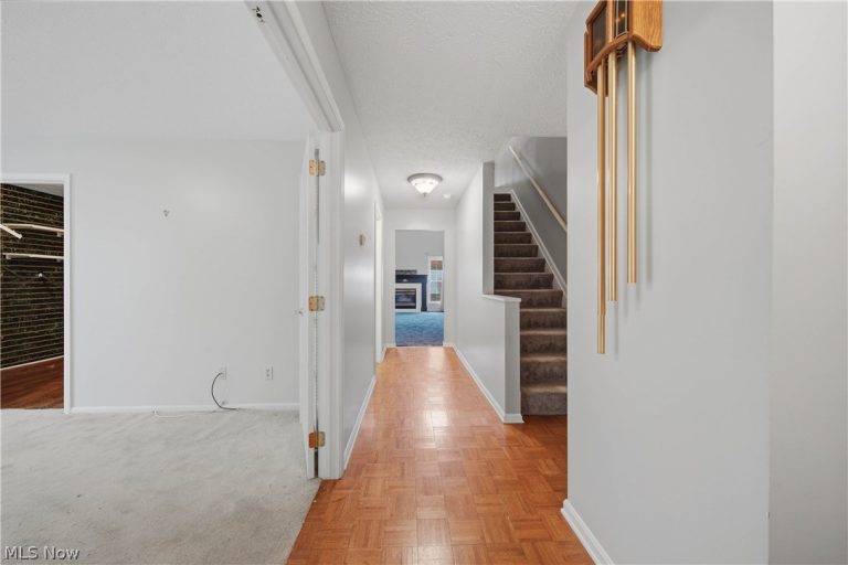 6686 Hogan Way, Canton, OH - Photo 3