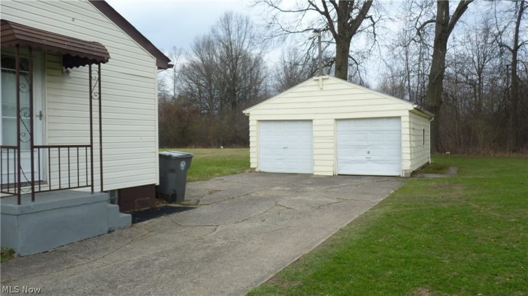 1010 Burlington Street, Youngstown, OH - Photo 4