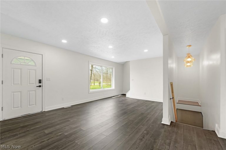 9509 Reed Road, Columbia Station, OH - Photo 5