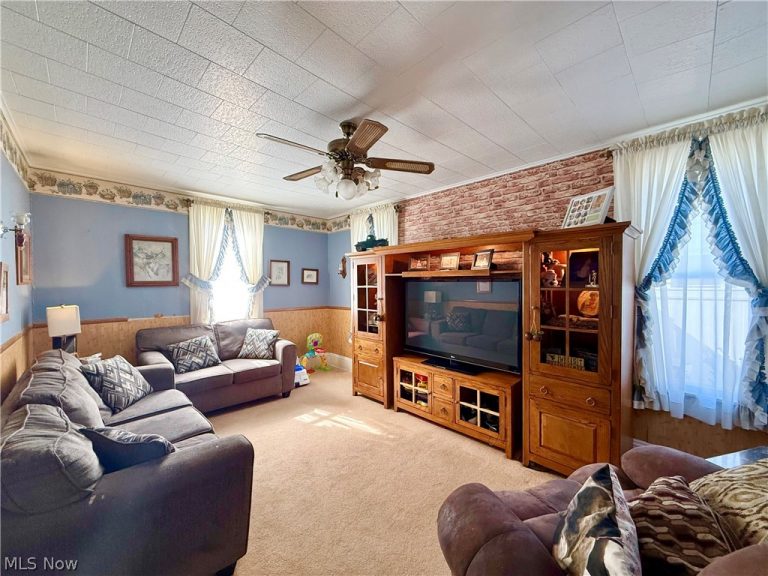 609 Riverside Drive, St Marys, WV - Photo 8