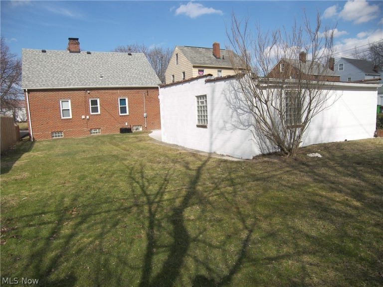 19070 Meredith Avenue, Euclid, OH - Photo 3