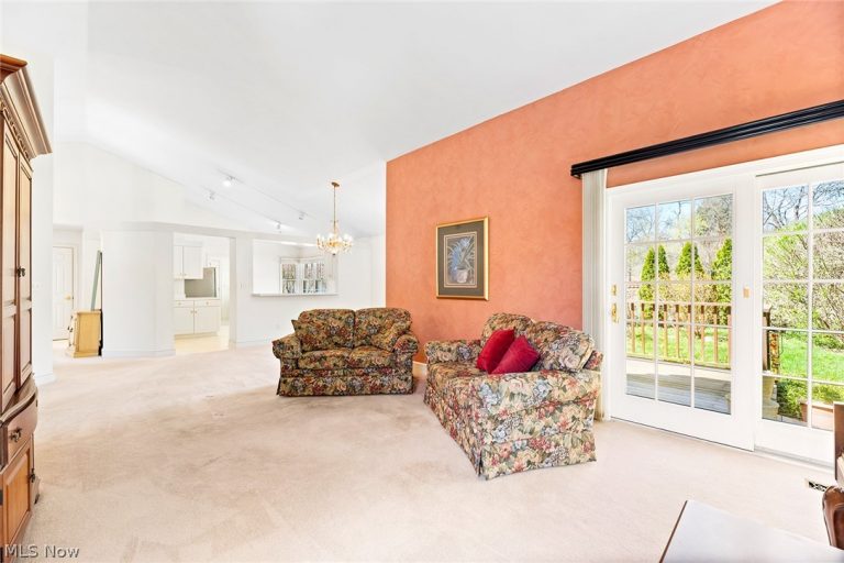 447 Armante Court, Akron, OH - Photo 6